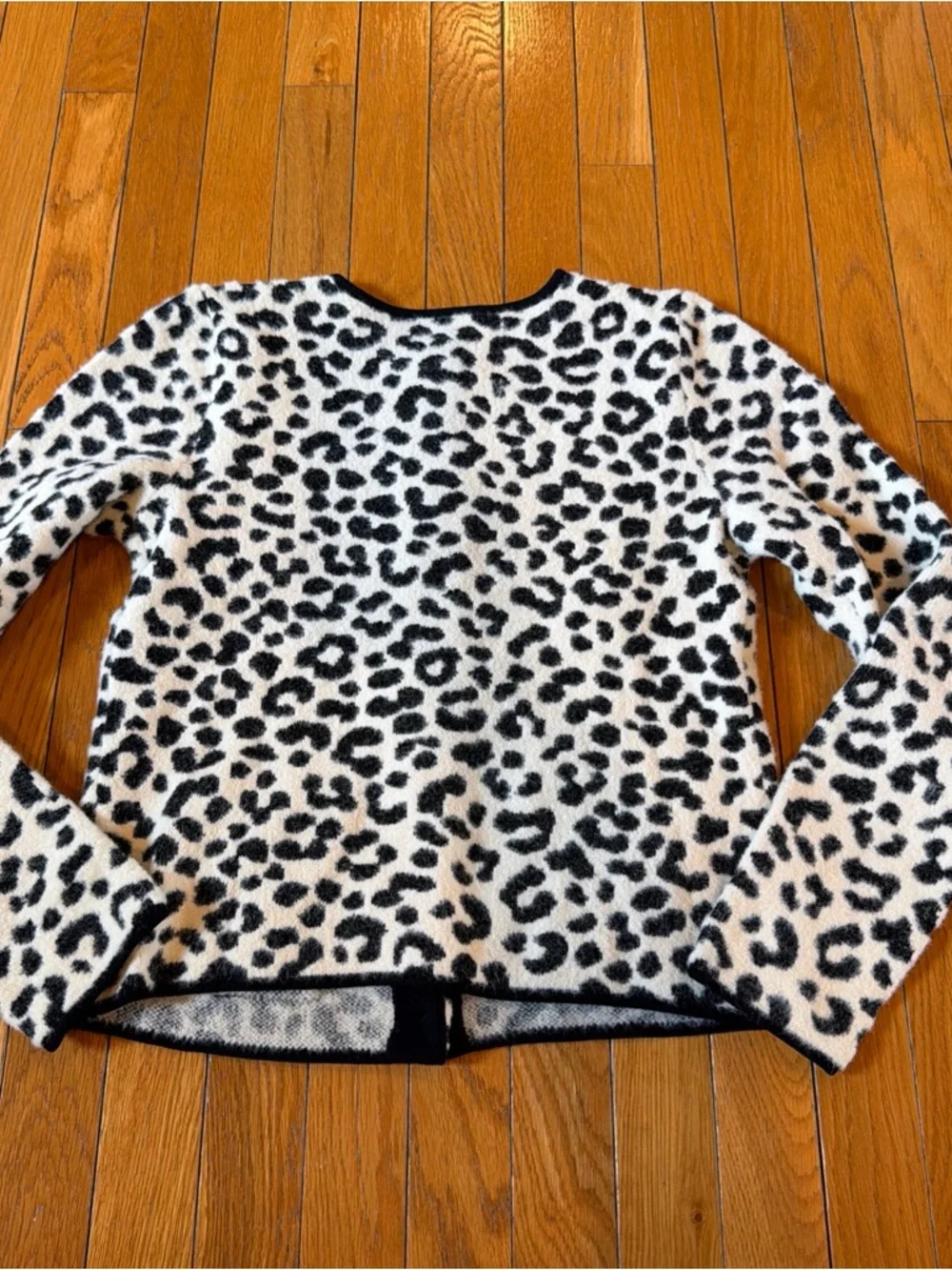 New $129 Ann Taylor Leopard Print Button Cardigan Sweater Sz XS Soft Jacquard - Picture 7 of 8